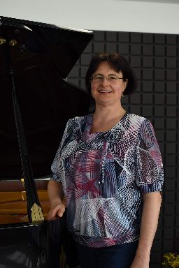 <b>Bc. Lenka Koudelková </b><br>klavír
